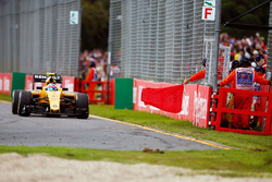 Jolyon Palmer, Renault Sport F1 Team RS16, wird die rote Flagge gezeigt