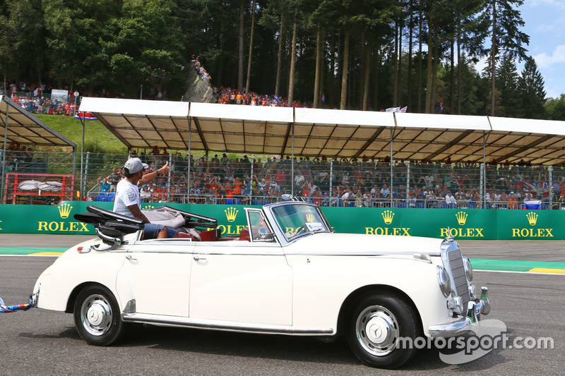 Lewis Hamilton en el desfile de pilotos