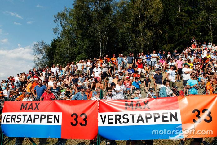 Fans y baners para Max Verstappen, Red Bull Racing
