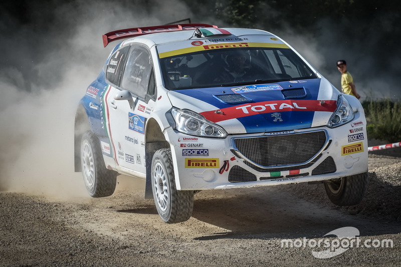 Paolo Andreucci e Anna Andreussi, Peugeot 208 T16, Peugeot Sport Italia, festaggiano la vittoria