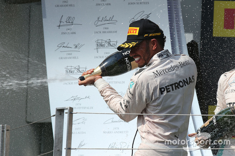 Podium: ganador, Lewis Hamilton, Mercedes AMG F1