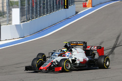 Ромен Грожан, Haas F1 Team VF-16 и Серхио Перес, Sahara Force India F1 VJM09