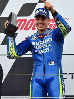 Подіум: переможець гонки Маверік Віньялес, Team Suzuki MotoGP