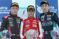 Podio Rookie Gara 1: il secondo classificato Petr Ptacek, Bhaitech, il primo classificato Gianluca Petecof, Prema Theodore Racing, il terzo classificato Umberto Laganella, Cram Motorsport