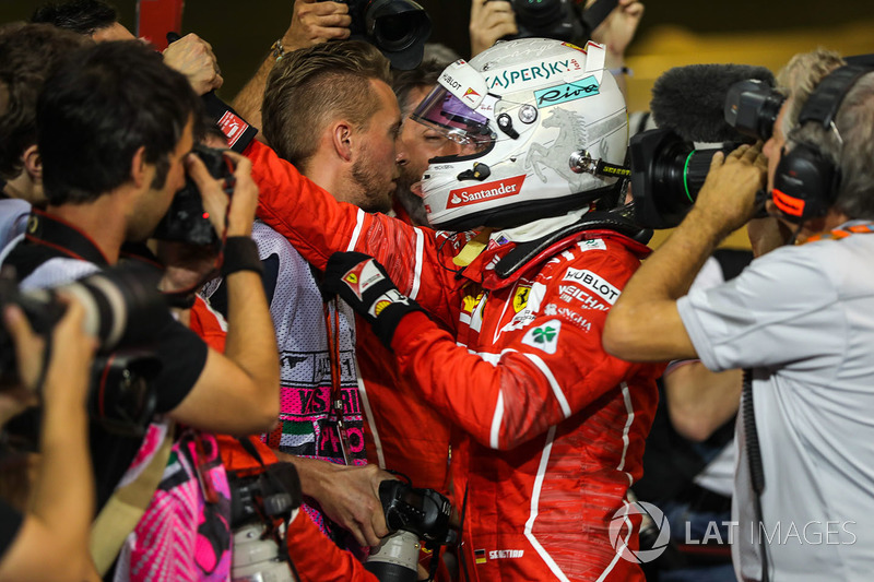 Sebastian Vettel, Ferrari kutlama yapıyor