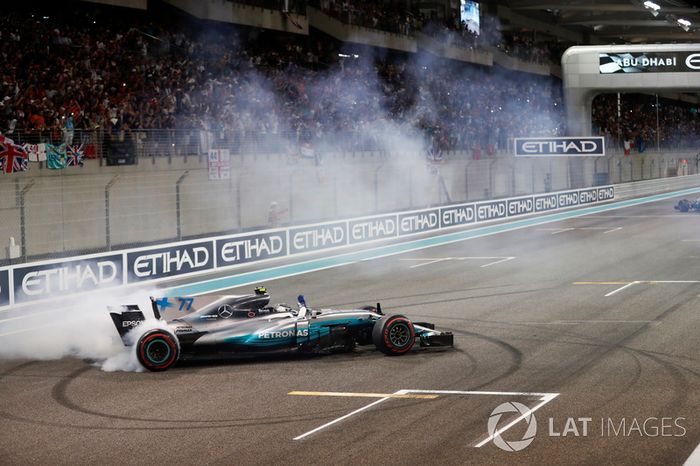 Ganador, Valtteri Bottas, Mercedes AMG F1 W08, celebra