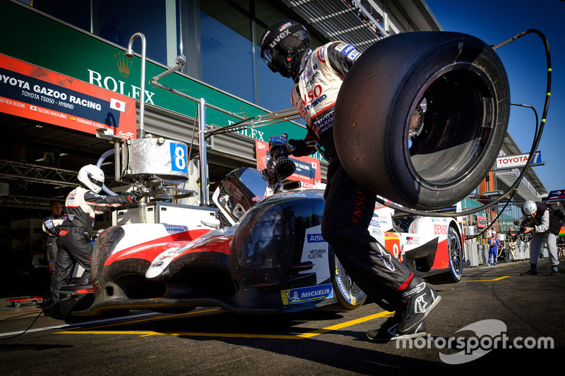 #8 Toyota Gazoo Racing Toyota TS050: Fernando Alonso, in the pit lane