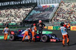 Marshals recover the car of Pierre Gasly, Scuderia Toro Rosso STR12 after stopping on track in FP3