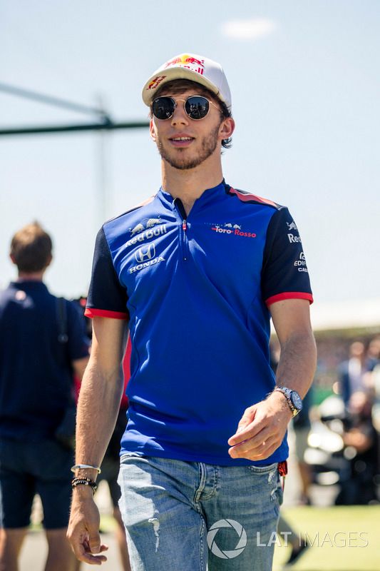 Pierre Gasly, Scuderia Toro Rosso, en el desfile de pilotos