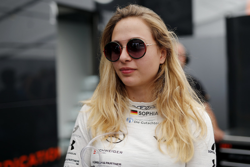 Софія Фльорш, Van Amersfoort Racing Dallara F317 - Mercedes-Benz