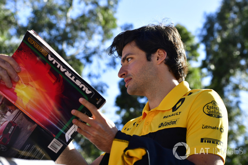 Carlos Sainz Jr., Renault Sport F1 Team signs autographs for the fans