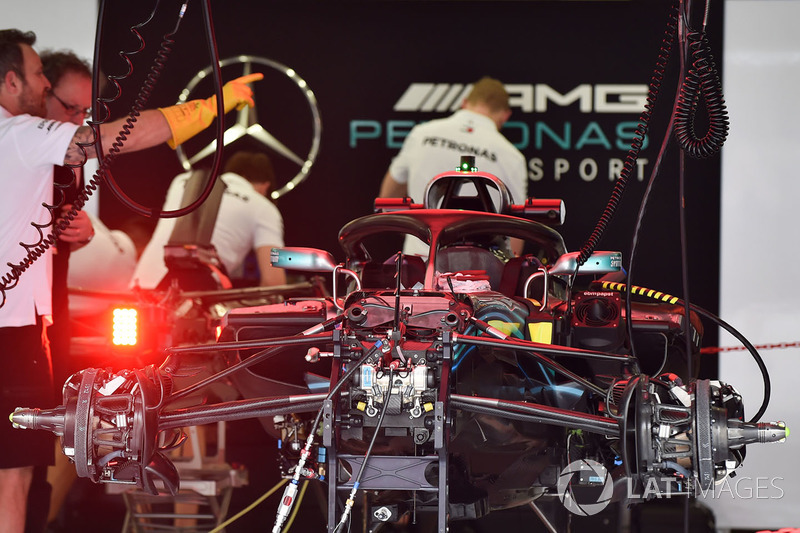 Mercedes-AMG F1 W09 front suspension detail