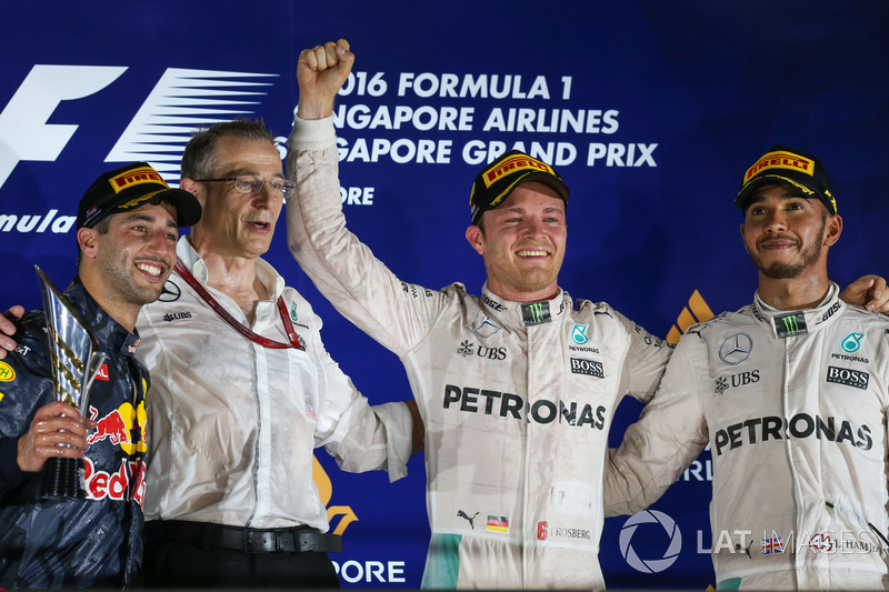 Podio: il vincitore Nico Rosberg, Mercedes AMG F1, il secondo classificato Daniel Ricciardo, Red Bull Racing, il terzo classificato Lewis Hamilton, Mercedes AMG F1