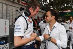 Rob Smedley, Williams Head of Vehicle Performance and Felipe Massa, on the grid