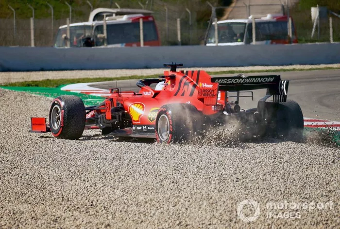Sebastian Vettel, Ferrari SF1000 hace un trompo