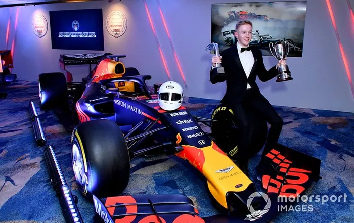 Johnathan Hoggard gana el Premio al Joven Británico del año 