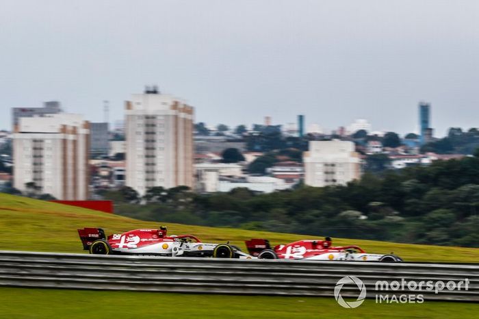 Kimi Raikkonen, Alfa Romeo Racing C38, Antonio Giovinazzi, Alfa Romeo Racing C38