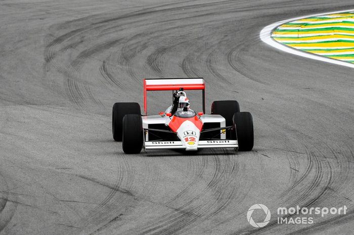 Martin Brundle conduce el McLaren MP4/4