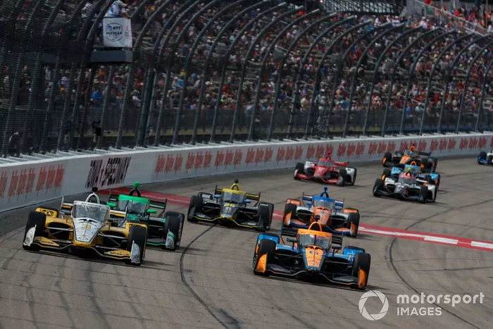 Scott McLaughlin, Team Penske Chevrolet, Felix Rosenqvist, Arrow McLaren Chevrolet