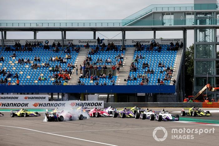 Arrancada choque de Tasmin Pepper y Miki Koyama