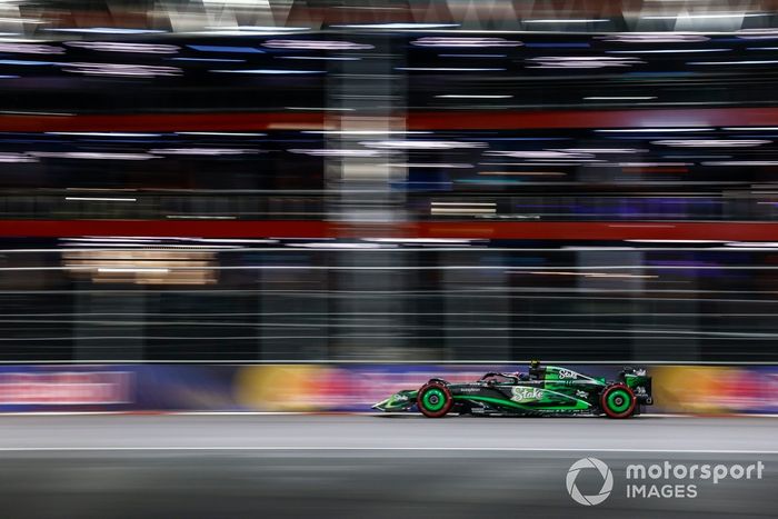 Zhou Guanyu, Stake F1 Team KICK Sauber C44