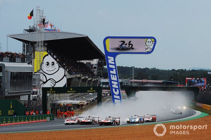 Inicio, #7 Toyota Gazoo Racing Toyota GR010 - Hybrid Hypercar, Mike Conway, Kamui Kobayashi, José María López ,  #8 Toyota Gazoo Racing Toyota GR010 - Hybrid Hypercar, Sebastien Buemi, Kazuki Nakajima, Brendon Hartley 