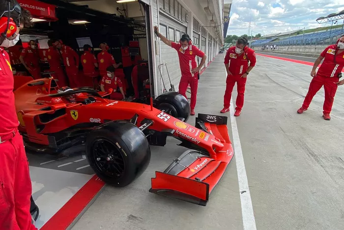 Carlos Sainz Jr., Ferrari con Pirelli 2022 de 18 pulgadas