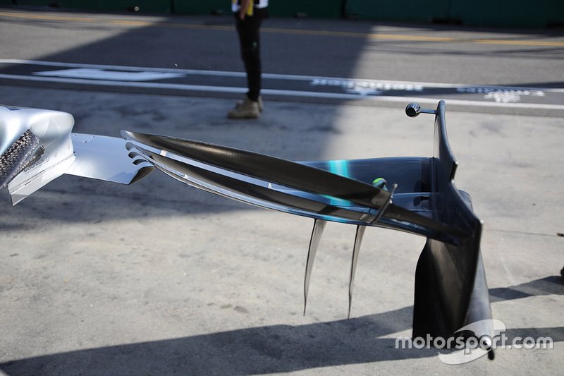 Detalle del alerón delantero del Mercedes AMG F1 W10