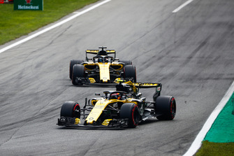 Carlos Sainz Jr., Renault Sport F1 Team RS 18, devant Nico Hulkenberg, Renault Sport F1 Team RS 18