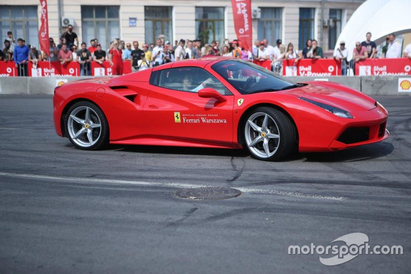 Марк Жене за кермом Ferrari