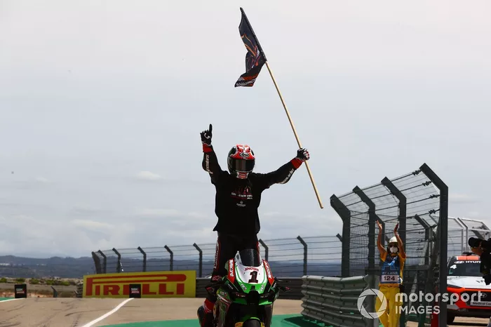 Jonathan Rea, Kawasaki Racing Team WorldSBK festeggia la 100esima gara nel WorldSBK 
