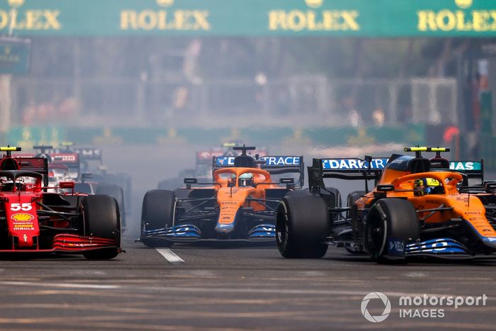 Lando Norris, McLaren MCL35M, Carlos Sainz Jr., Ferrari SF21, Daniel Ricciardo, McLaren MCL35M, at the restart