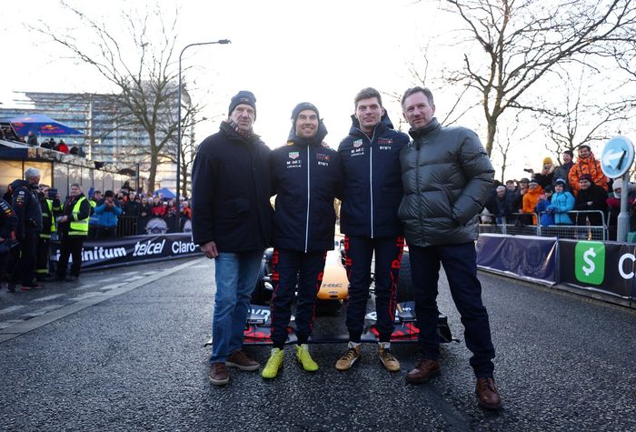 Max Verstappen, Sergio Pérez, Christian Horner y Adrian Newey, Red Bull Racing