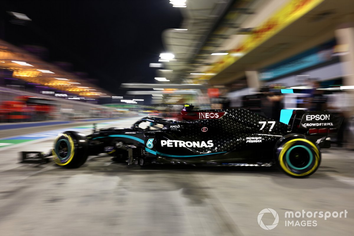 Valtteri Bottas, Mercedes F1 W11, deja el garaje. 