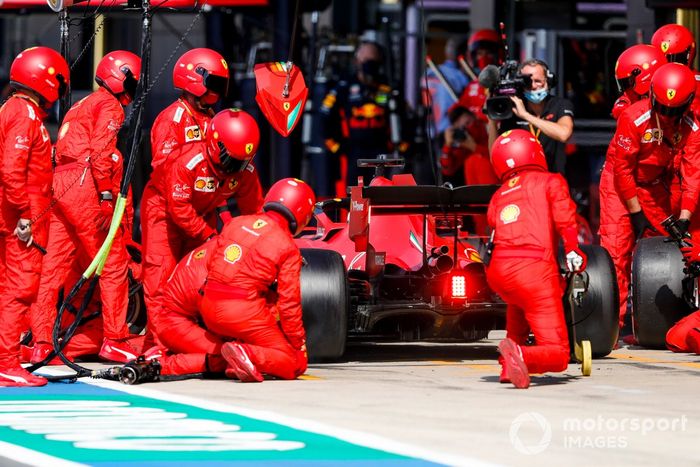 Sebastian Vettel, Ferrari SF1000, pit stop