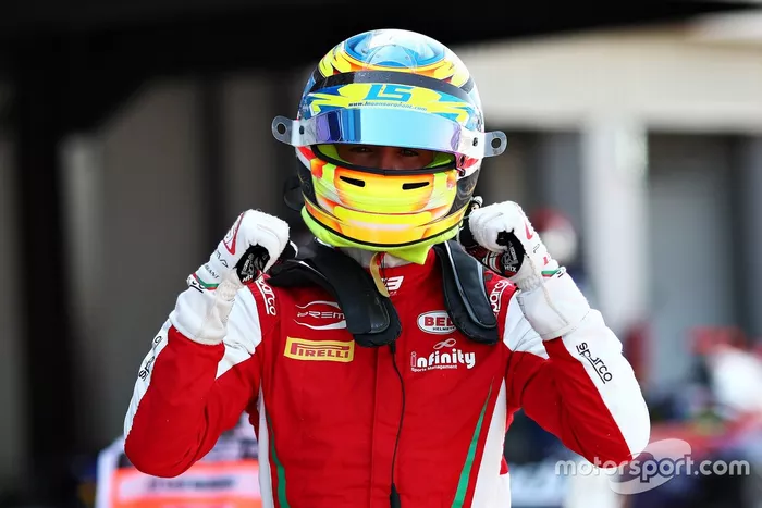 Ganador de la pole Logan Sargeant, PREMA Racing