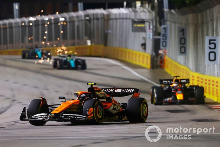 Lando Norris, McLaren MCL38, Max Verstappen, Red Bull Racing RB20