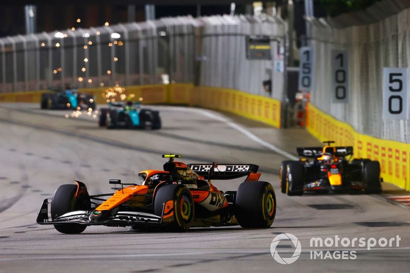 Lando Norris, McLaren MCL38, Max Verstappen, Red Bull Racing RB20