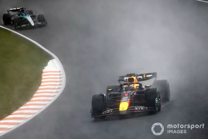 Max Verstappen, Red Bull Racing RB20, George Russell, Mercedes F1 W15 