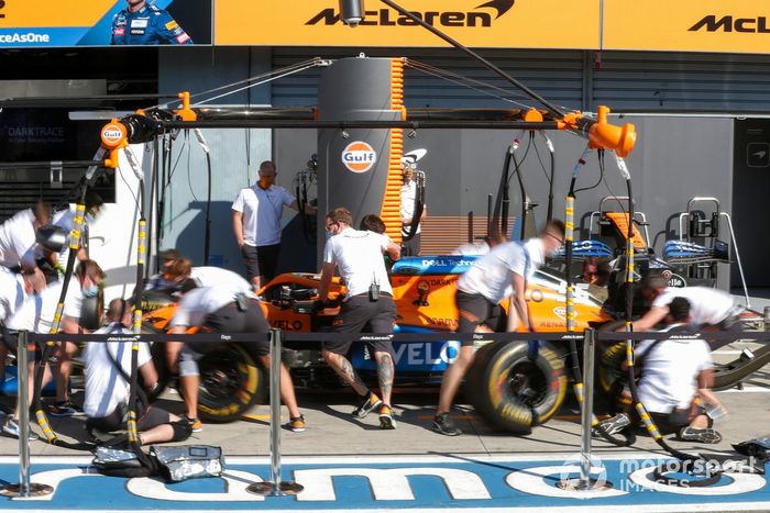 McLaren practica un pit stop