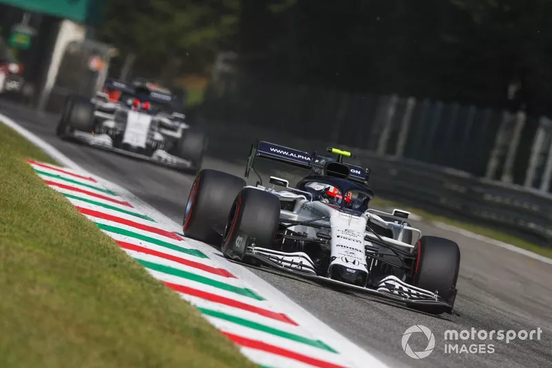 Pierre Gasly, AlphaTauri AT01, Daniil Kvyat, AlphaTauri AT01