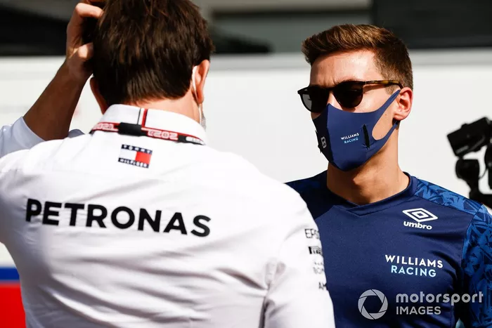 George Russell, Williams y Toto Wolff, director del equipo y consejero delegado de Mercedes AMG