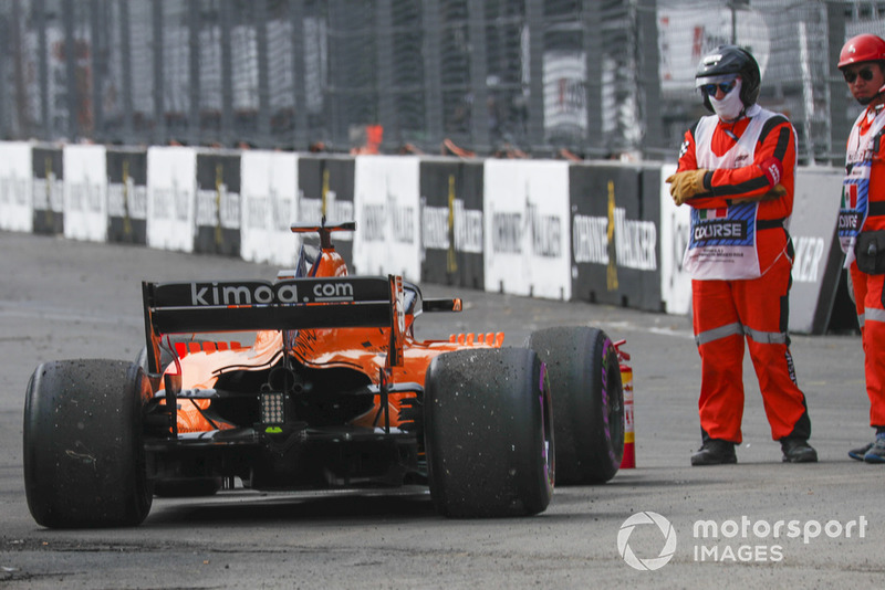 Abandon : Fernando Alonso (McLaren)