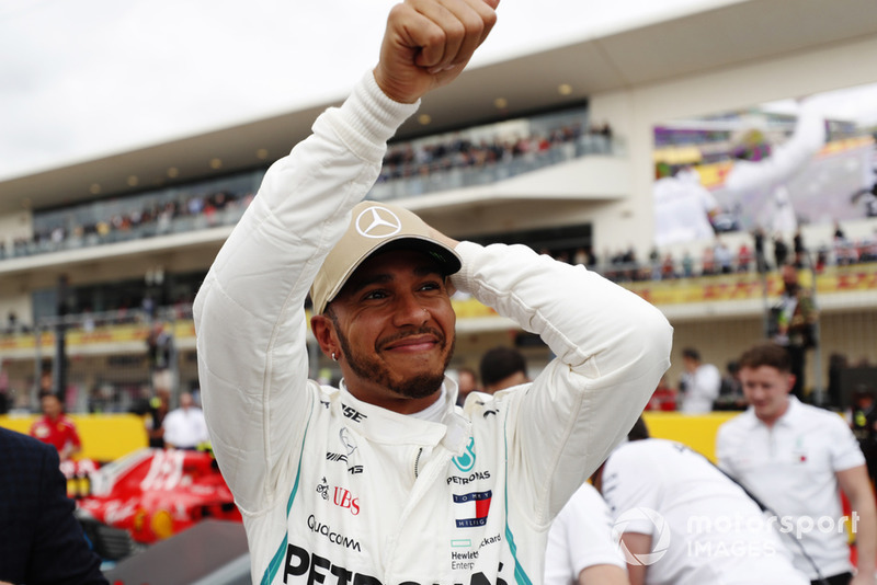 Lewis Hamilton, Mercedes AMG F1, festeggia dopo aver conquistato la Pole Position