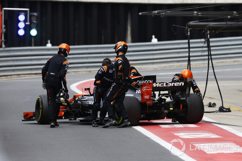 DNF Fernando Alonso, McLaren MCL32