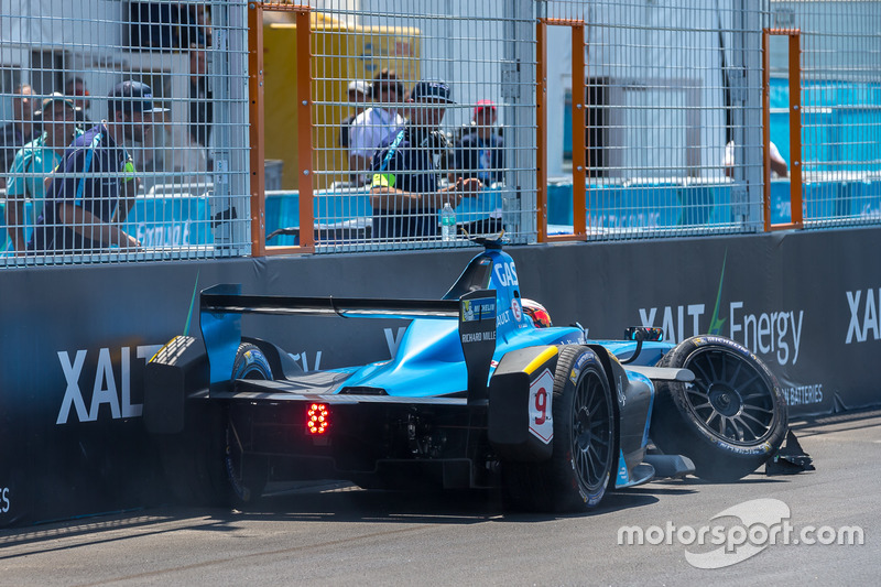 Pierre Gasly, Renault e.Dams crashes