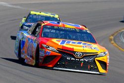 Matt Kenseth, Joe Gibbs Racing Toyota y Paul Menard, Richard Childress Racing Chevrolet