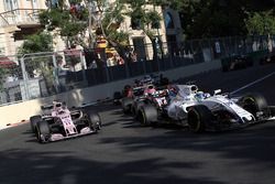 Felipe Massa, Williams FW40, Sergio Pérez, Sahara Force India VJM10 y Esteban Ocon, Sahara Force Ind
