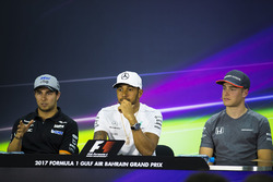 Sergio Pérez, Force India, Lewis Hamilton, Mercedes AMG, Stoffel Vandoorne, McLaren, en la Conferen