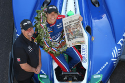 1. Takuma Sato, Andretti Autosport, Honda, mit Michael Andretti